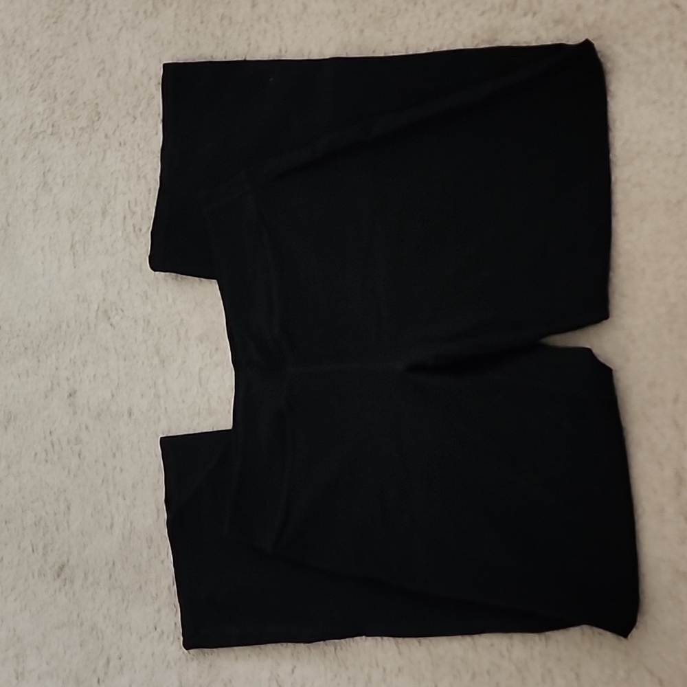 Black yoga pants